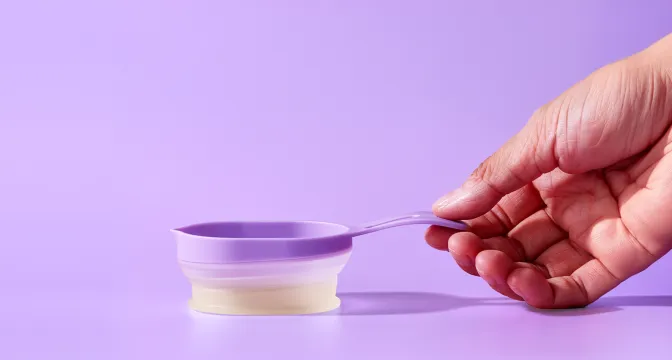 Collecting a urine sample in the Premom Pee Cup
